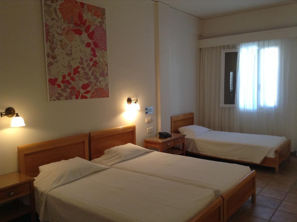 Kamári Rose Bay Hotel מראה חיצוני תמונה